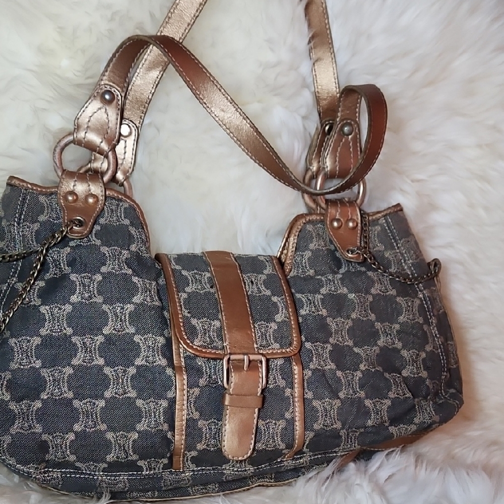 Stylish Women's Bag with Bronze Accents